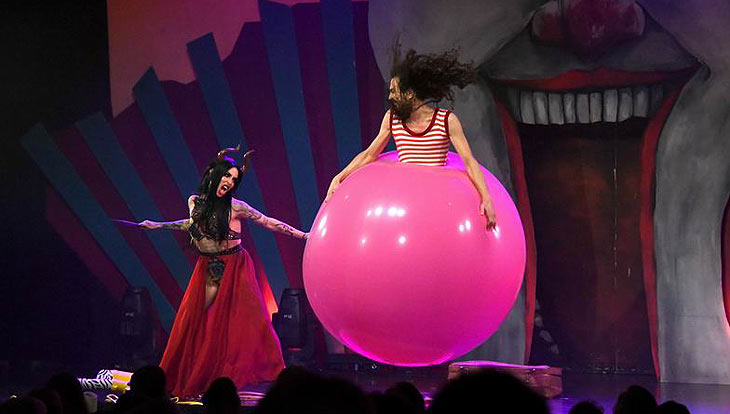 „Das Findelkind“ Crazy Skizzo – Comedy, Comedy-Zauberei  (©Foto. Ingrid Grossmann)